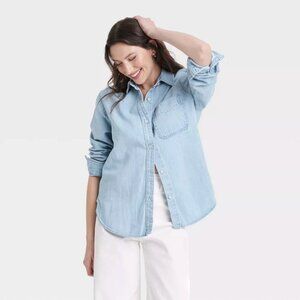 Universal Thread Women's Relaxed Fit Denim Button-Down Shirt
